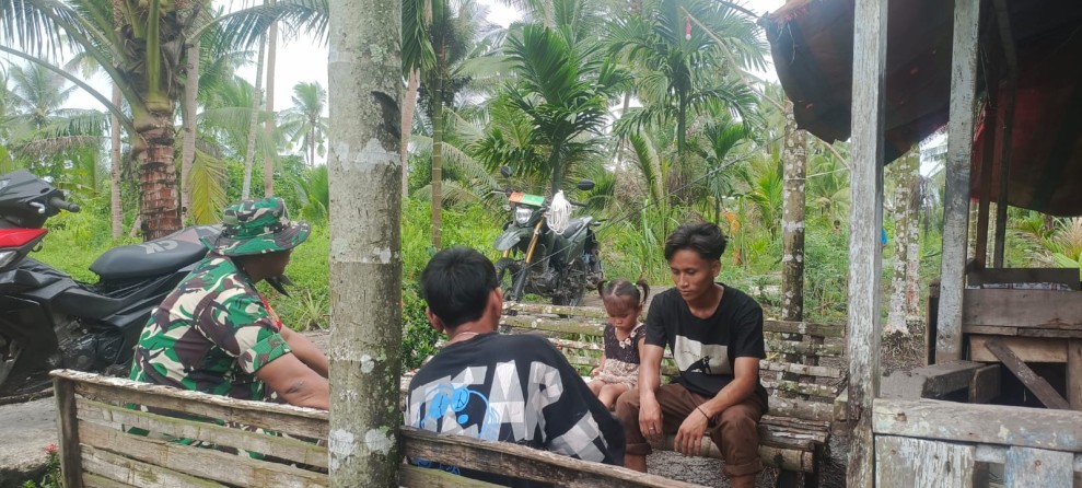 Jalin Silaturahmi, Babinsa Koptu Al Alim Ingatkan Warga Binaan Jaga Kesehatan dan Kebersamaan