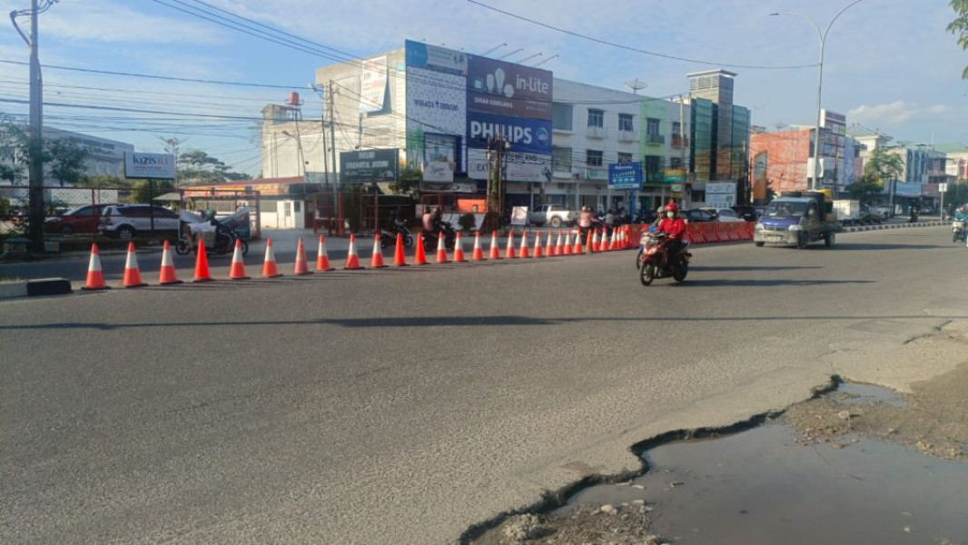 Biang Macet dan Rawan Lakalantas, Dishub Tutup U-Turn Depan Masjid Raudhatul Jannah Jalan Nangka Pekanbaru