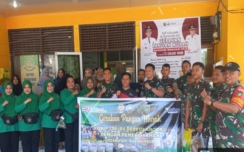 Babinsa Dampingi Pasar Murah GPM di Bukit Kapur, Warga Antusias Borong Kebutuhan Pokok