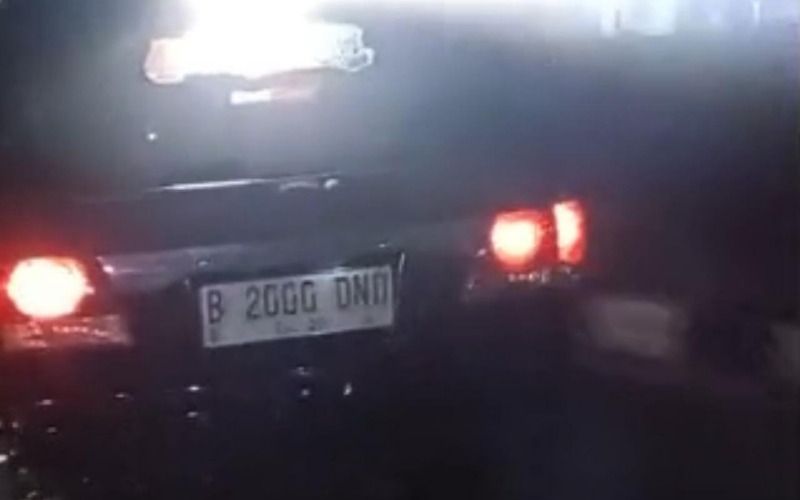 Viral Fortuner Pasang Lampu Sorot di Belakang di Pekanbaru, Pengendara Lain Silau dan Mengeluh