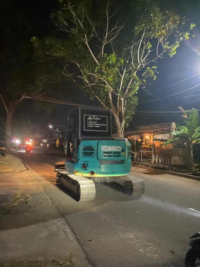 Publik Pertanyakan Legalitas Alat Berat yang Lintasi Jalan Dorak-Perumbi, Khawatirkan Kerusakan Aspal