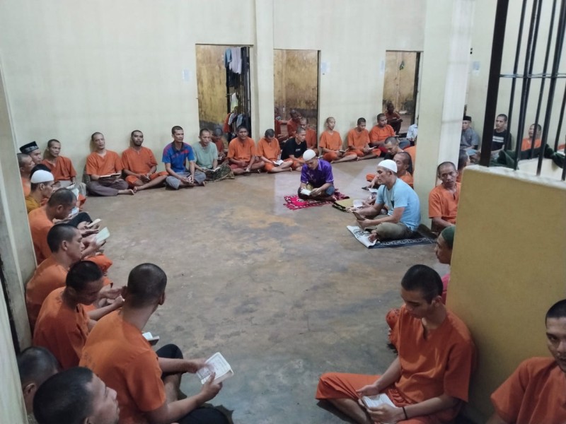 Polres Kampar:  Pembinaan Rohani Tahanan, Mengajarkan Kesabaran dan Ketaatan