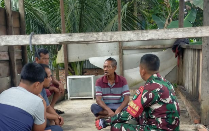 Babinsa Bangsal Aceh Tingkatkan Kemanunggalan TNI dan Rakyat