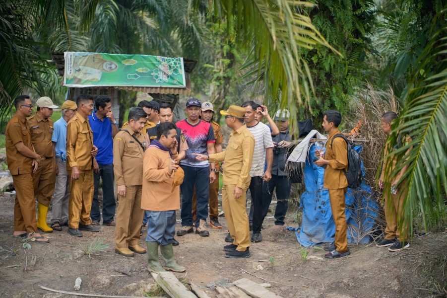 Selesaikan Konflik PT. Sedora dan Koperasi, Wakil Bupati Rohil Jhony Charles Gelar Mediasi Lanjutan Bersama Warga Transmigrasi
