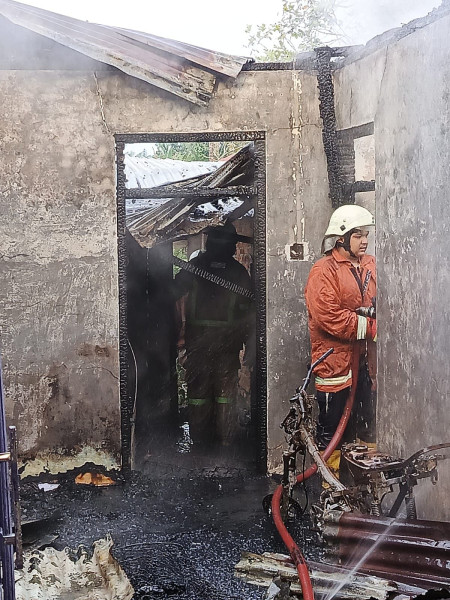 Tragis! Kebakaran di Rumbai Tewaskan Seorang Balita, Korban Ditemukan di Ruang Tamu