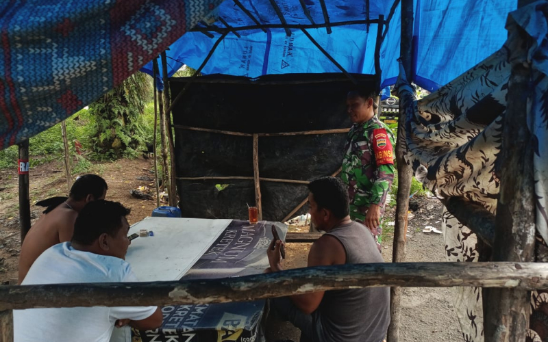 Babinsa Koramil 02 Bersama Tim Lakukan Patroli Rutin