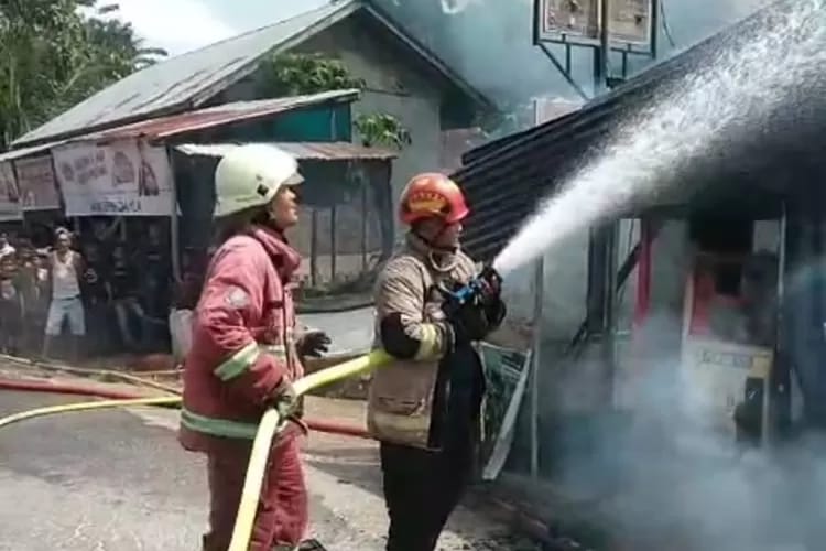 Empat Rumah Petak di Rumbai Hangus Terbakar, Kerugian Capai Rp700 Juta