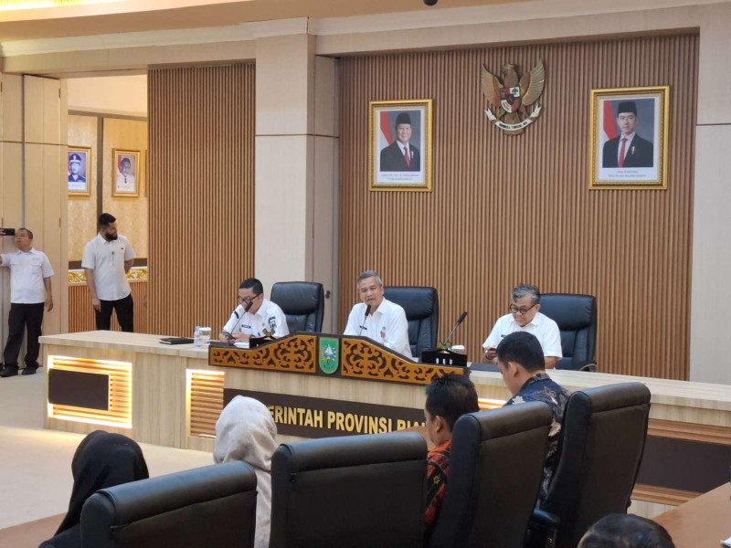 Perjuangkan Nasib Honorer Non Database, Pemprov Riau Tunggu Regulasi Pusat