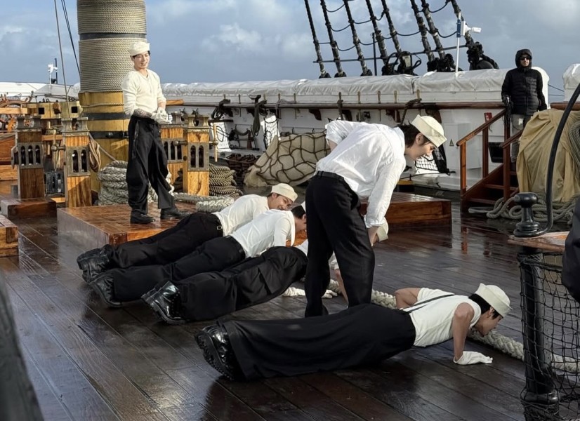 BTS Rilis Tujuh Versi Lagu SWIM dalam Album KEEP SWIMMING