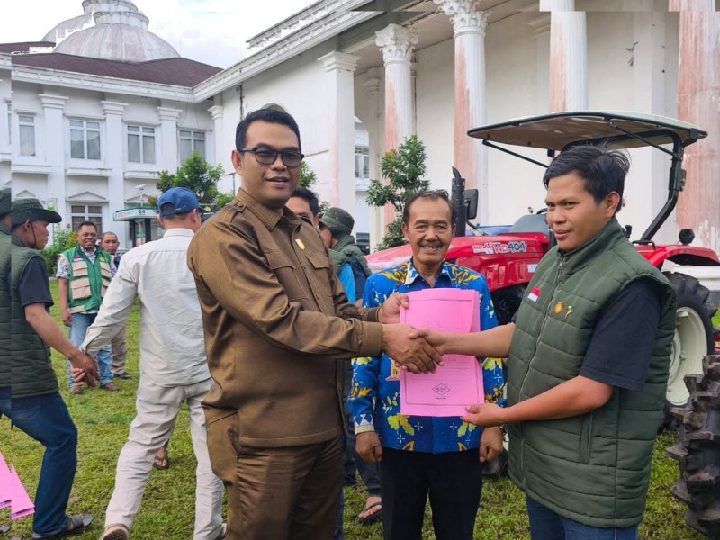 Brigade Pangan Kepahiang Terima Bantuan Traktor dan Drone Agrikultur dari Kementan