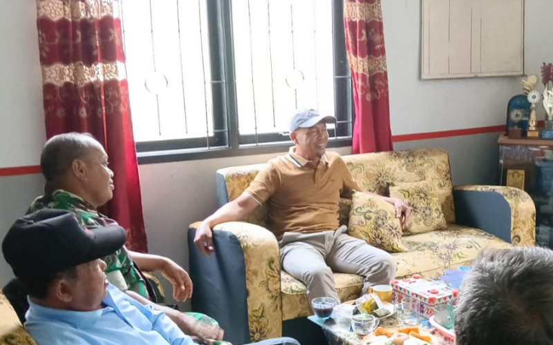 Lewat Komsos, Babinsa Ajak Warga Jaga Kamtibmas dan Cegah Karhutla