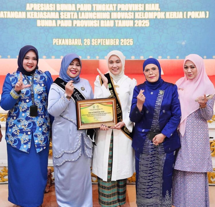 Bunda PAUD Meranti Terima Penghargaan Perintis Daerah Terpencil