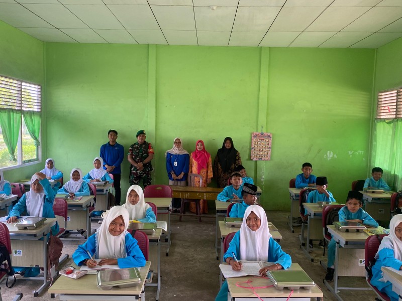Babinsa Koramil 06/Kateman Kembali Berikan Pendampingan Program MBG di Sekolah