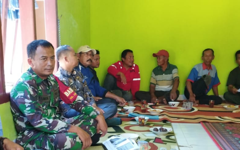 Koramil 03 Sungai Sembilan Perkuat Kemanunggalan TNI-Rakyat Melalui Kegiatan Komsos