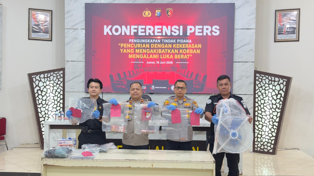 Polres Pelalawan Gelar Konferensi Press Kasus Pembunuhan Disertai Kekerasan di Desa Kiyap Jaya