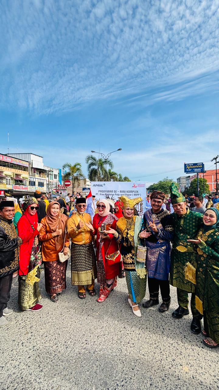 Ikatan Keluarga Tanah Datar Kabupaten Pelalawan Ikut Meriahkan Pawai Budaya HUT Pelalawan ke-26