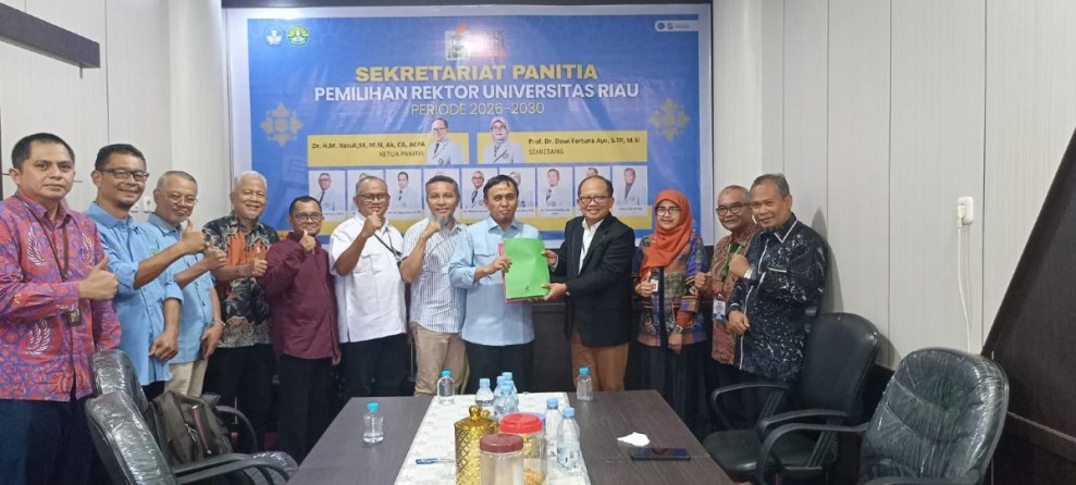 Didampingi Sejumlah Tokoh Lintas Fakultas, Prof Ahmad Fadli Daftar Calon Rektor Unri