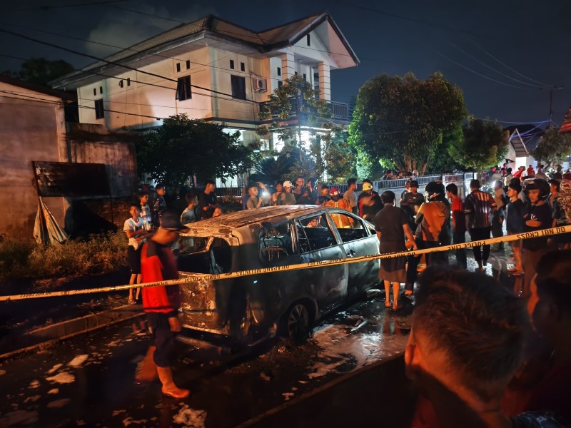 Mobil Toyota Innova Terbakar di Jalan Guru Pangkalan Kerinci, Kerugian Ditaksir Rp125 Juta
