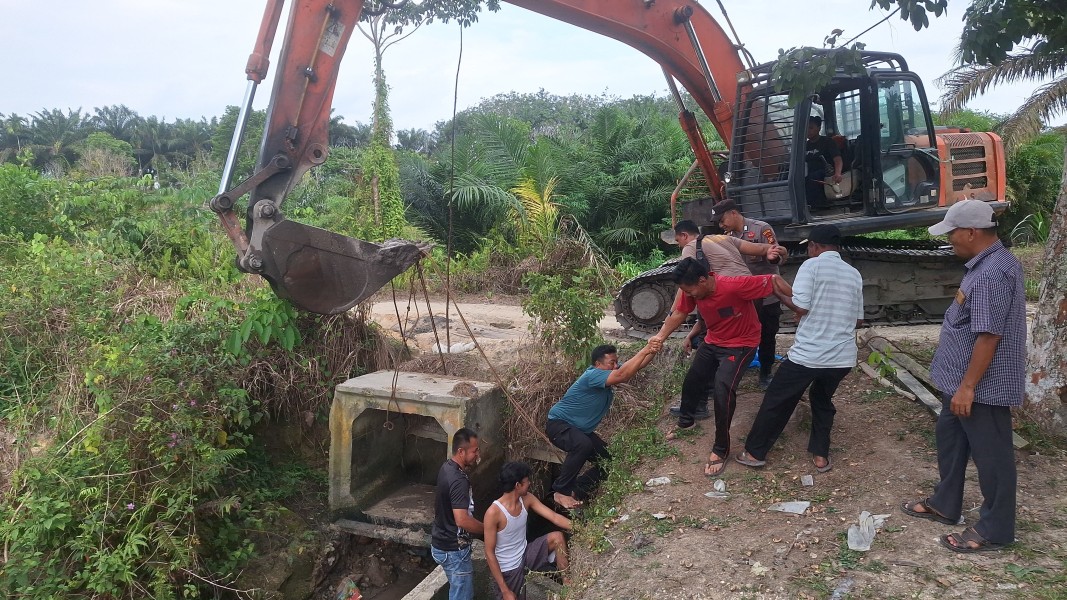 Jembatan Presisi Polri Dibangun, Akses Warga Kampung Melati Diperkuat