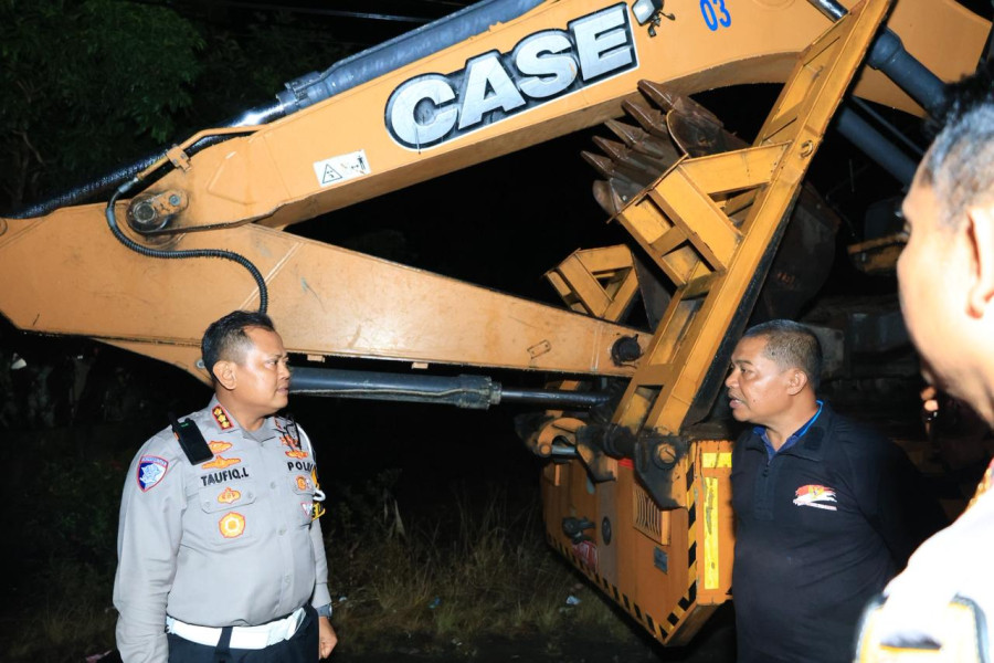 Dipimpin Dirlantas, Polda Riau Kembali Kirim Bantuan Alat Berat ke Agam Sumbar