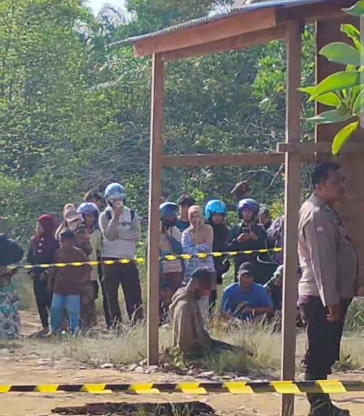 Warga JL Garuda Sakti Kampar Digegerkan Penemuan Jenazah Pria di Gubuk, Posisi Korban Jadi Sorotan