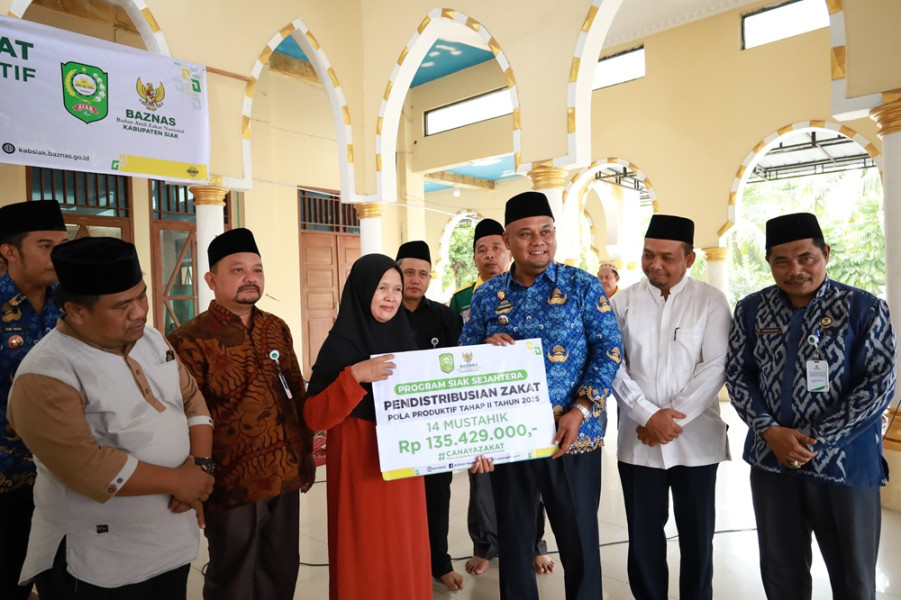 Siak Peduli, 143 Mustahik di Kecamatan Siak Terima Zakat Konsumtif