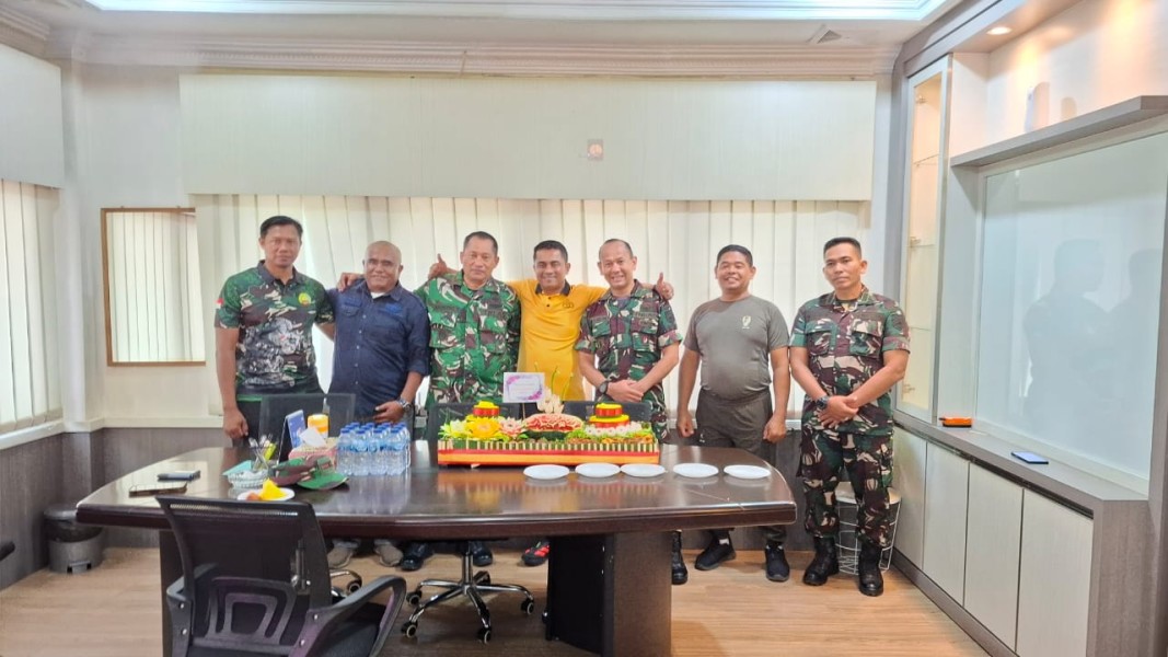 Momentum Kebersamaan, Kodim 0314/Inhil Beri Kejutan Ulang Tahun untuk Kapolres Inhil