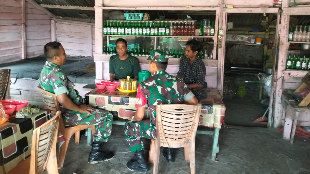 Babinsa Koramil 03/Minas Serda Holmes Pasaribu Sosialisasikan Bahaya Narkoba kepada Warga Kampung Olak