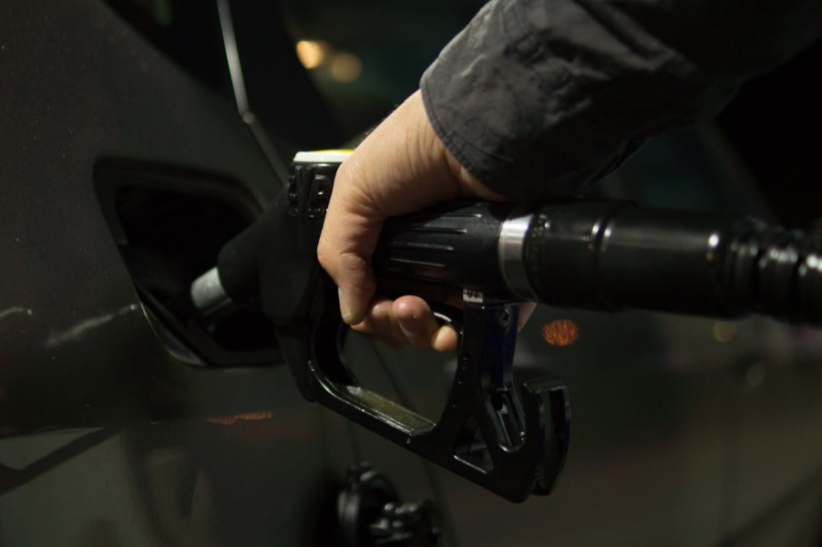 Tips Merawat Mobil Agar Tidak Boros BBM, Simak Triknya!