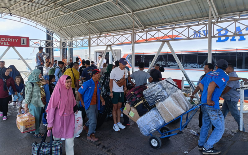 Lonjakan Penumpang H-3 Lebaran di Pelindo Dumai Meningkat, Pelayanan Tetap Optimal