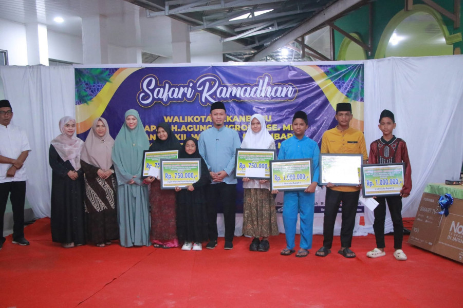 Safari Ramadhan di Jalan Bukit Barisan Tenayan, Wako Pekanbaru Beri Bantuan Rp 100 Juta dan TV 43 Inci