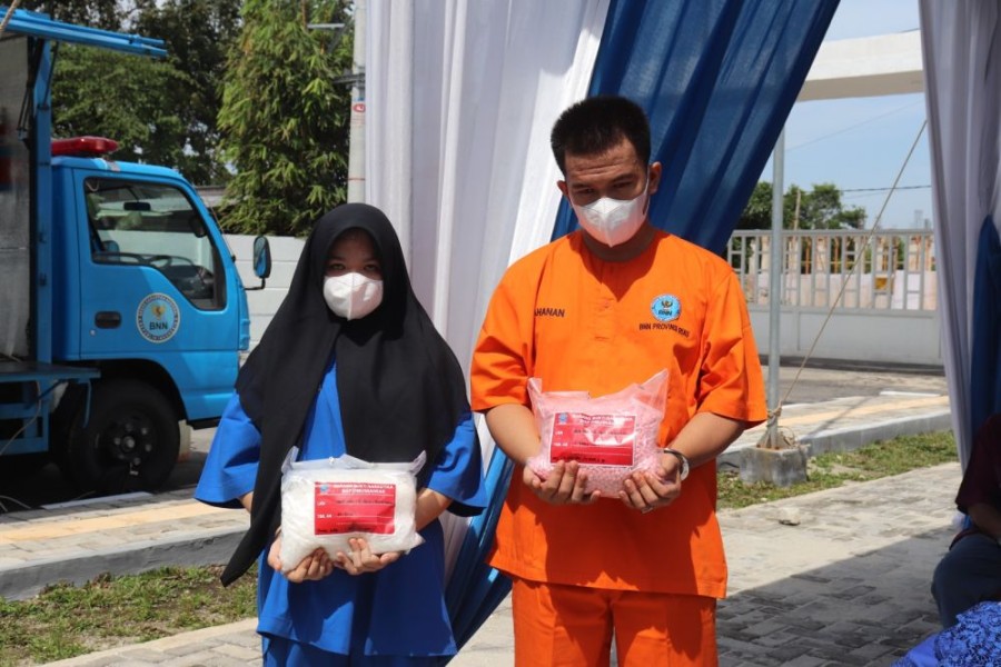 BNNP Riau Ungkap Pasangan Kekasih Selundupkan 297 Gram Sabu Lewat Ekspedisi