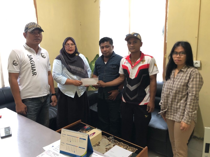 PT Agrinas melalui KSO PT Tiga Raja Mas Salurkan CSR untuk Pemuda Dusun Kayu Kawan