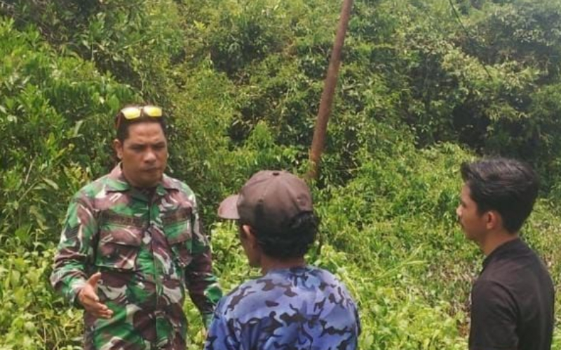 Babinsa Koramil 03 Ajak Masyarakat Bersama Awasi Hutan dan Lahan dari Kebakaran