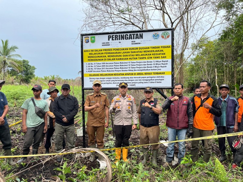 Polsek Tembilahan Hulu Pasang Papan Peringatan Karhutla, Wujudkan Desa Bebas Api