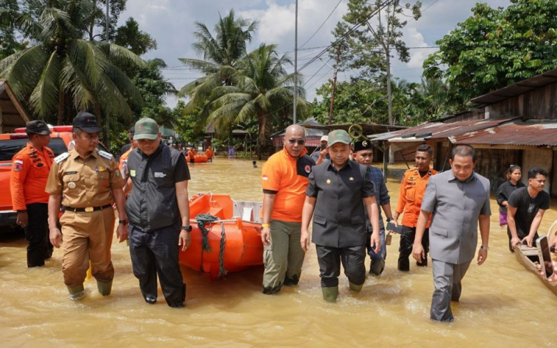 Pemprov Riau Salurkan Bantuan Kepada Korban Banjir