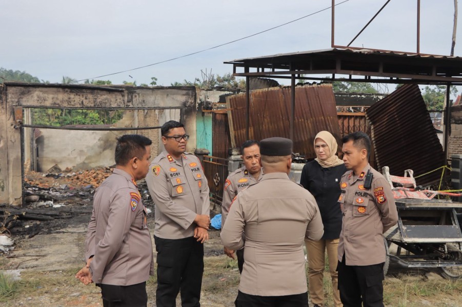 Kapolres Kampar Gandeng PJU, Ulurkan Tangan ke Korban Kebakaran Pasar Kuok: 'Kami Berharap Dapat Meringankan Beban!