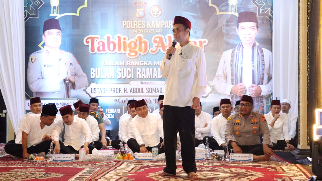 Ribuan Masyarakat Kampar Khusyuk Ikuti Tabligh Akbar Bersama Ustadz Abdul Somad di Polres Kampar