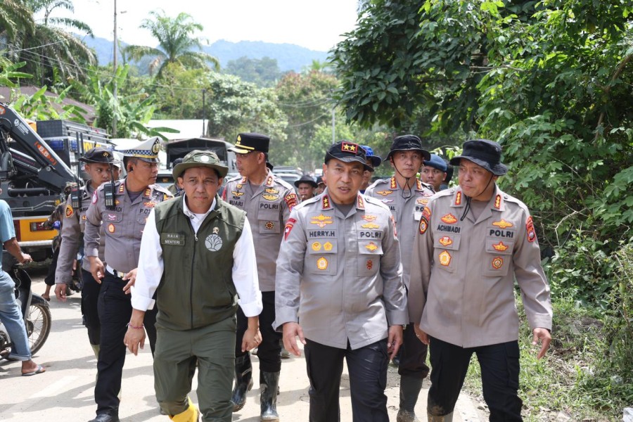 Menteri Kehutanan dan Kapolda Riau Turun ke Lokasi Bencana Agam, Evakuasi Korban Dipercepat