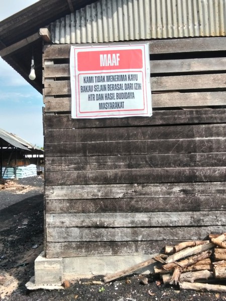 Nasib Masyarakat Pesisir Meranti Bergantung pada Panglong Arang