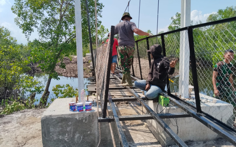 TNI Kodim 0320 Dumai Terus Genjot Pembangunan Jembatan Gantung Garuda untuk Masyarakat