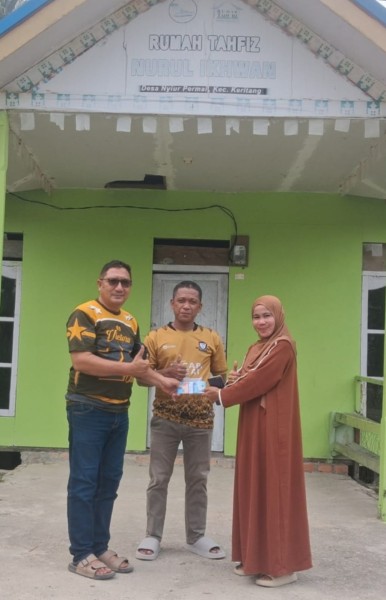 AGRINAS Palma Nusantara melalui KSO PT Tiga Raja Mas Salurkan Bantuan untuk Rumah Tahfiz Al-Qur’an di Desa Nyiur Permai