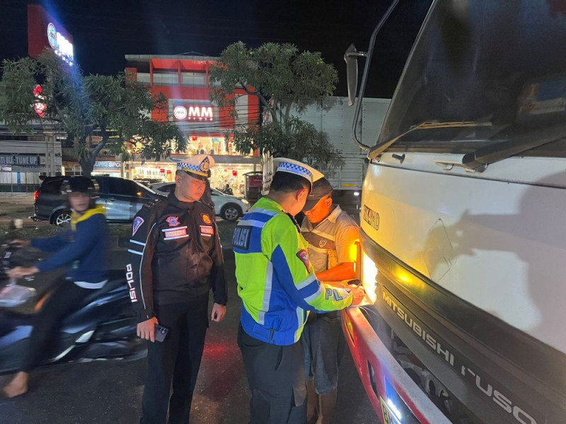 Membandel, Satlantas Polresta Pekanbaru Tindak 37 Truk Tonase Besar Masuk Kota