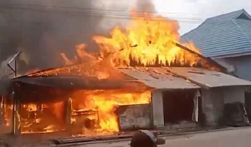 Kebakaran Hebat di Pangkalan Kerinci, 15 Rumah dan Dua Kedai Kopi Ludes Terbakar