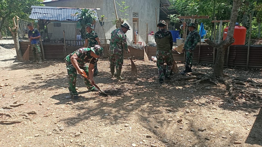 Satgas TMMD Ke-129 Kodim 0102/Pidie Bersama Warga Bersihkan Lokasi Pembangunan MCK dan Sumur Bor
