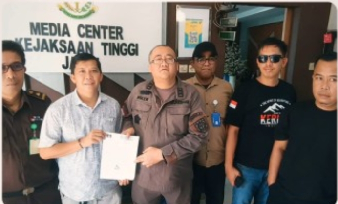 Gabungan LSM Gelar Unjuk Rasa Depan Kejati Jambi, Massa Desak Tuntaskan Kasus PJU di Kabupaten Kerinci