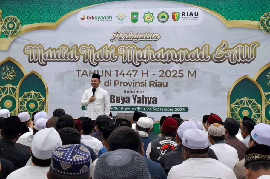 Maulid Nabi di Masjid Raya An-Nur, Gubri Wahid Sampaikan Komitmen Peduli Pendidikan dan Pesantren