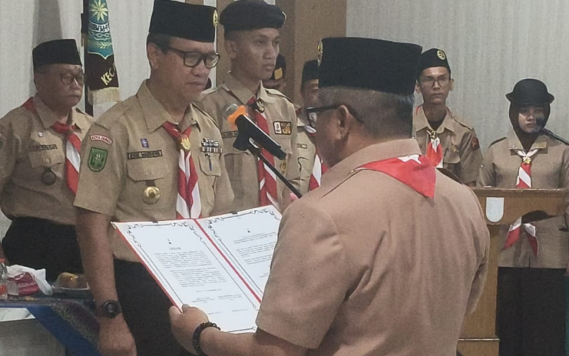 Cegah Karhutla, TNI Kodim 0320/Dumai Patroli Sekaligus Dampingi Warga Tanam Kangkung