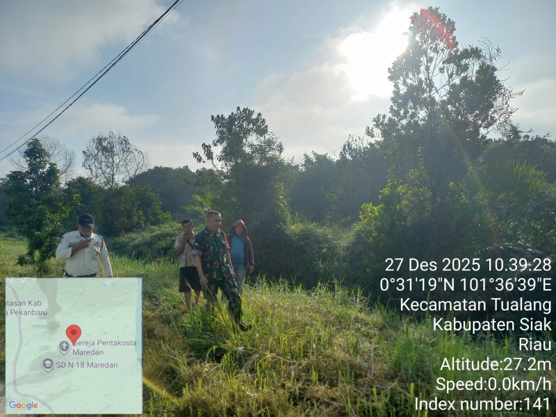 Babinsa Afrisal Patroli Karhutla di Kampung Maredan, Pastikan Wilayah Aman dari Titik Api