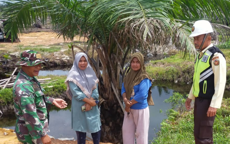 Serda Iwan Sahputra Patroli dan Sosialisasi Pengamanan Pipa PT Pertamina Hulu Rokan